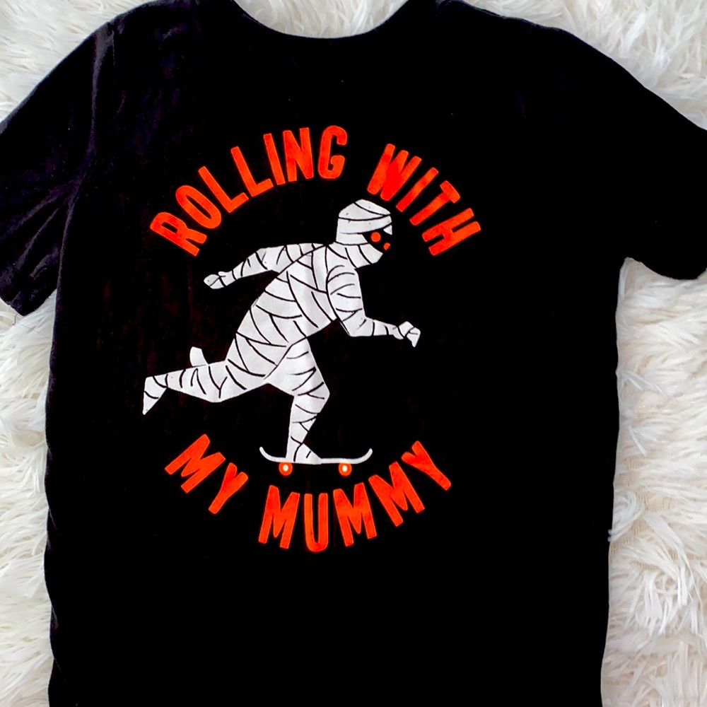 Like new!! OLD NAVY MUMMY HALLOWEEN T SHIRT !!